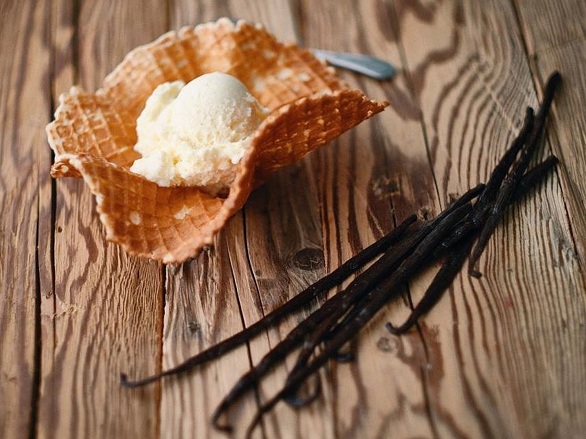 Die Starnberger Eiswerkstatt bietet ein großes Sortiment aus selbstgemachten, besonderen Eissorten in frischen Butterwaffeln an. Dies sieht nicht nur hier auf dem Bild so gut aus - in Echt schmeckt das Eis noch viel besser!